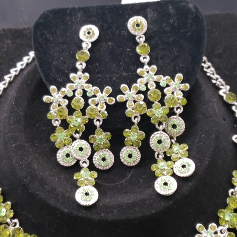 Olive Green Rhinestone Necklace Set - Picture 4 of 4